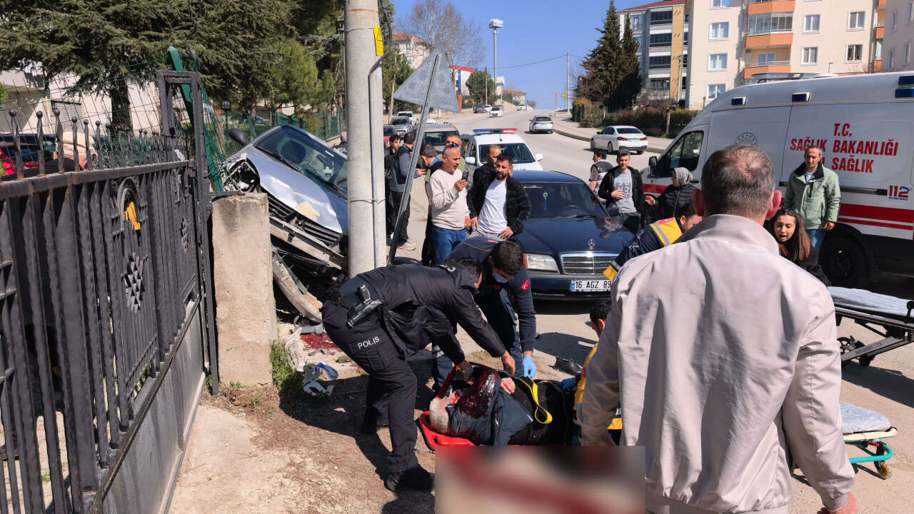El freni çekilmeyen otomobil dede ve torunlarını ezdi! Küçük Öykü öldü 1